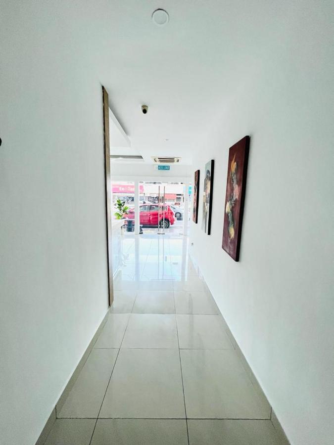 V Hotel Melaka Exteriör bild